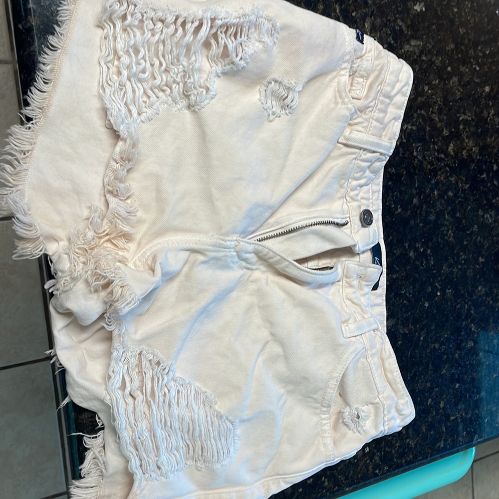 Distressed shorts - Picture 3 of 6